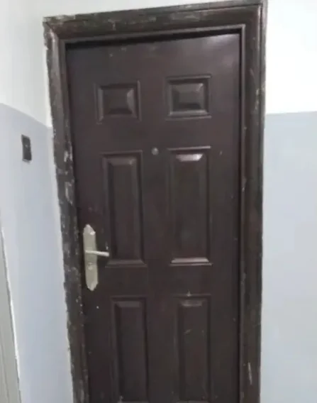 Door and frame before the clean